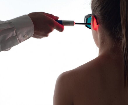 Zariadenie Polaris HP S na vysokoenergetickú a biostimulačnú laserovú terapiu