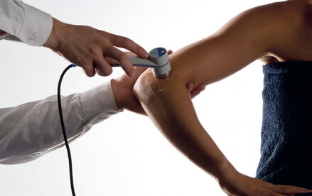 Prístroj PhysioGo 300A na elektroliečbu a ultrazvuk